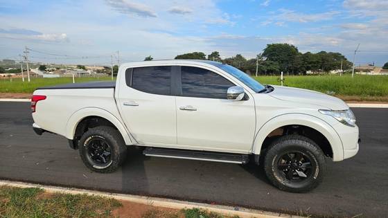 MITSUBISHI L200 TRITON 2.4 16V TURBO DIESEL SPORT HPE TOP CD 4P 4X4 AUTOMÁTICO